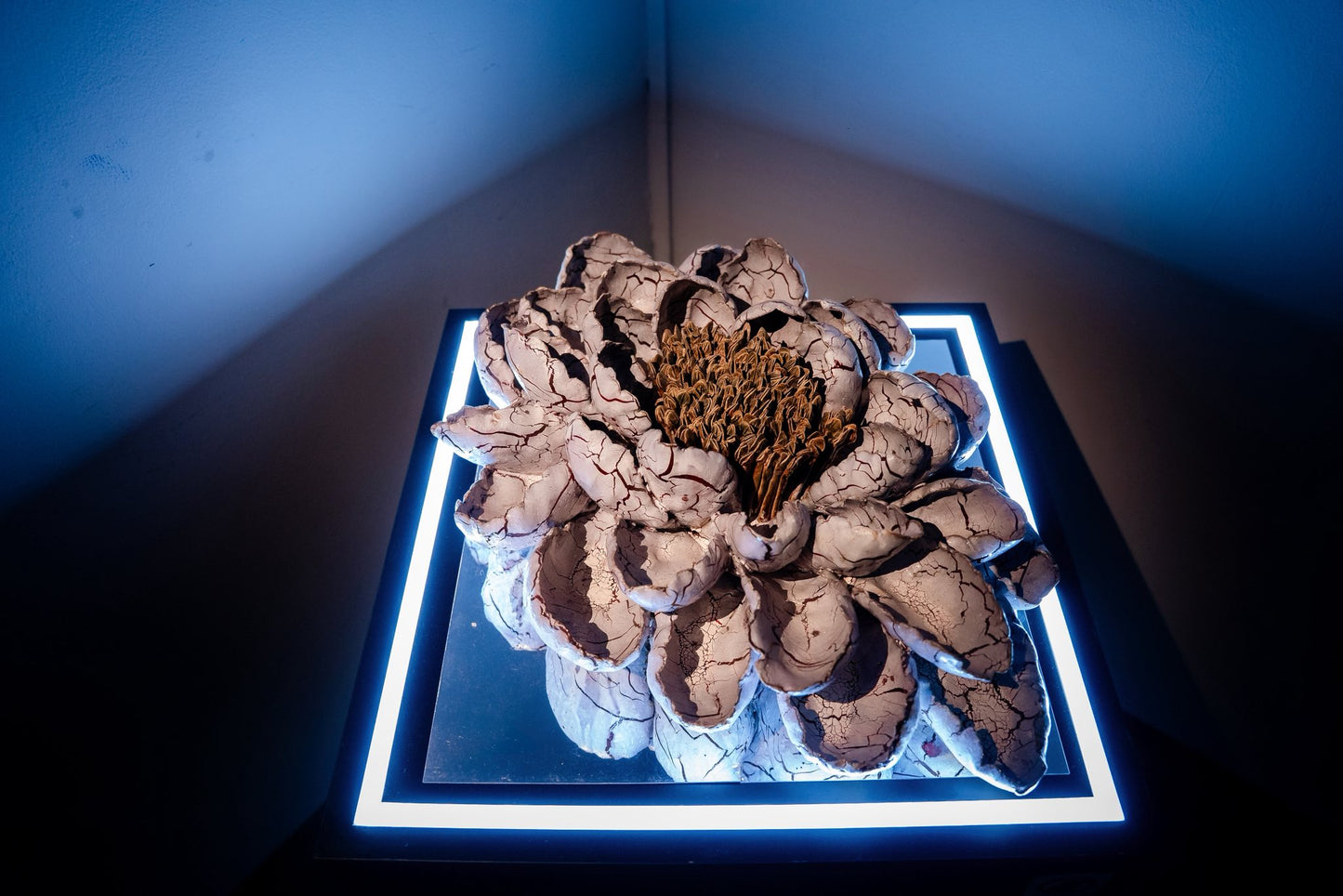 Céramique Céleste – „Eternal Bloom“ Skulpturale Keramikblume