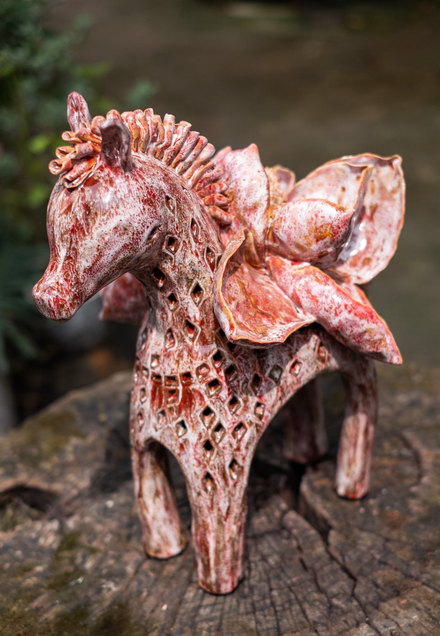 Céleste Céramique – Lotus-Pferdeskulptur