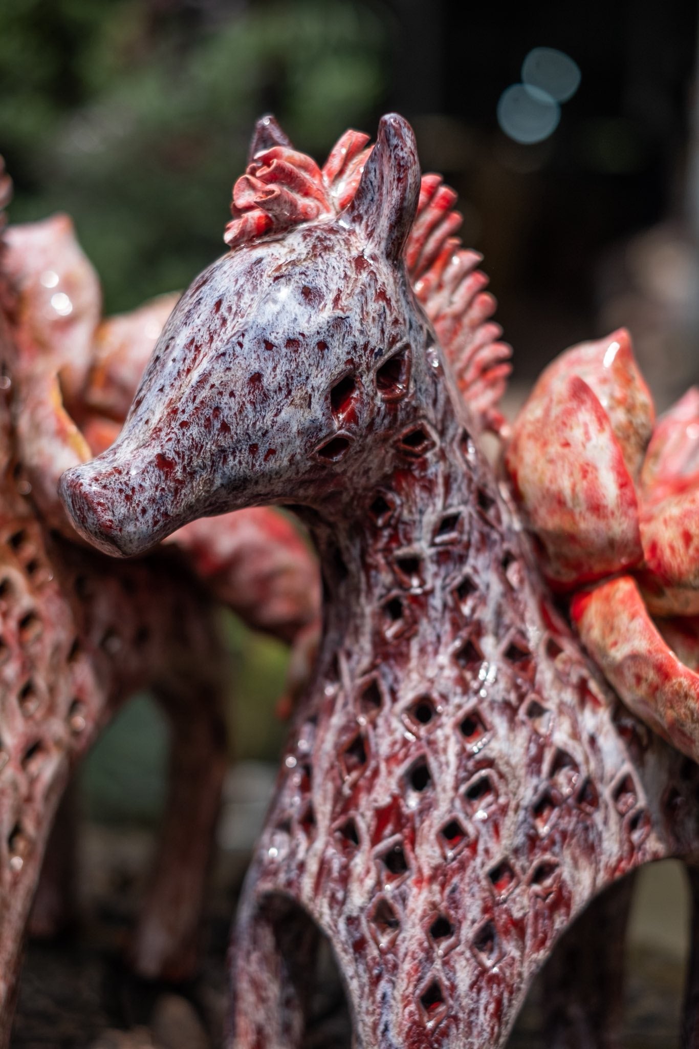 Céleste Céramique – Lotus-Pferdeskulptur