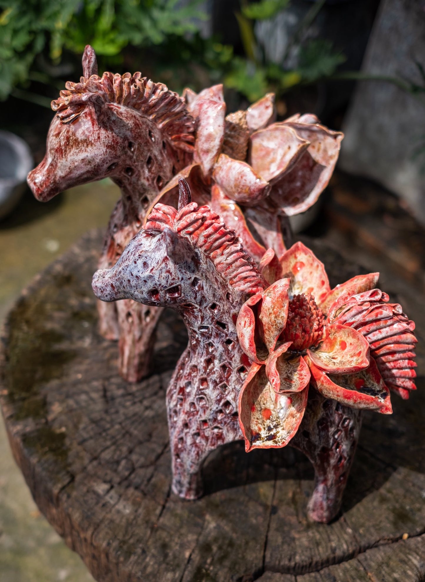 Céleste Céramique – Lotus-Pferdeskulptur