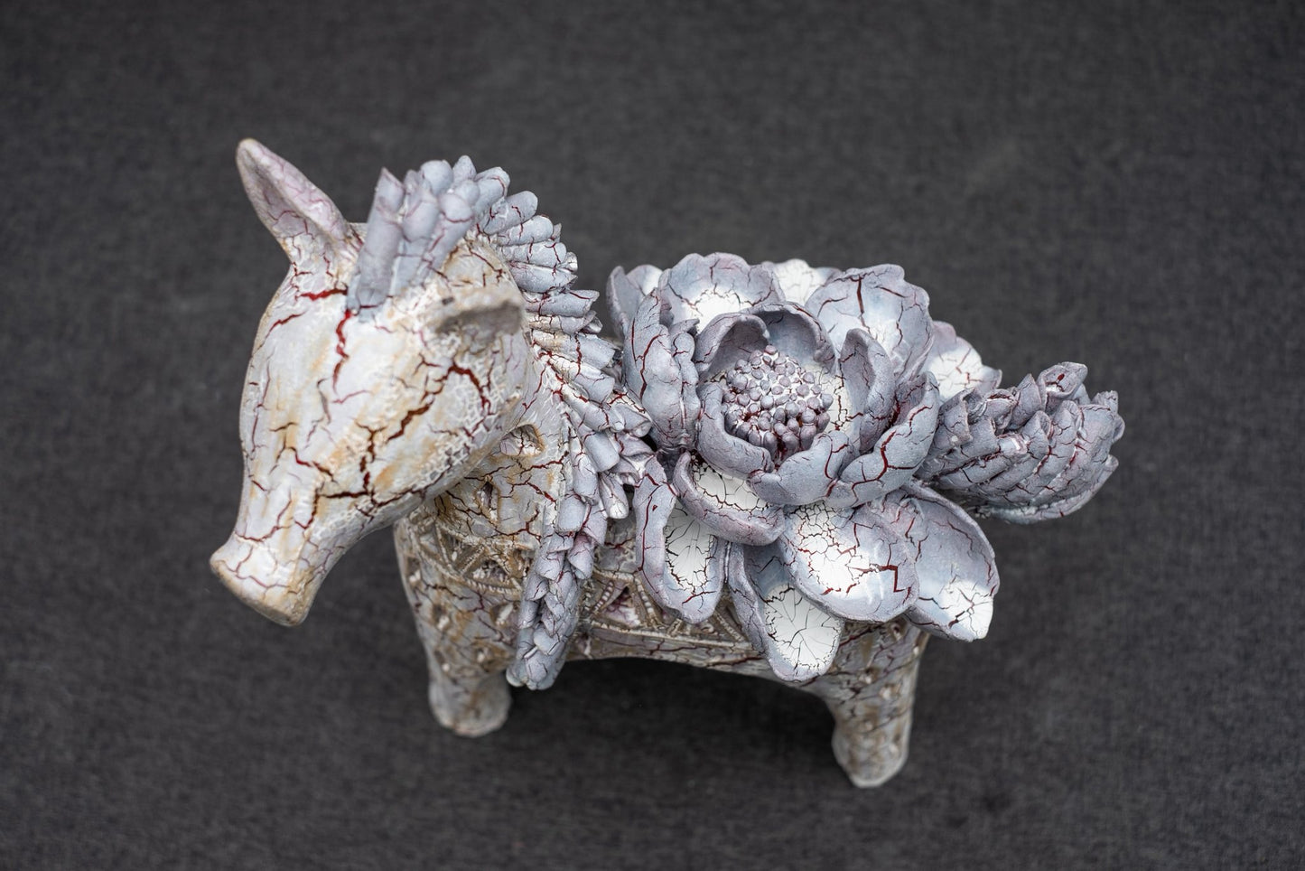 Céleste Céramique – Handgefertigte Keramik-Pferdeskulptur