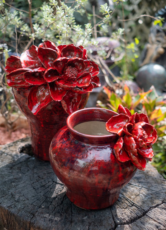 Céleste Céramique – Red Blossom Skulpturales Vasen- & Krug-Set