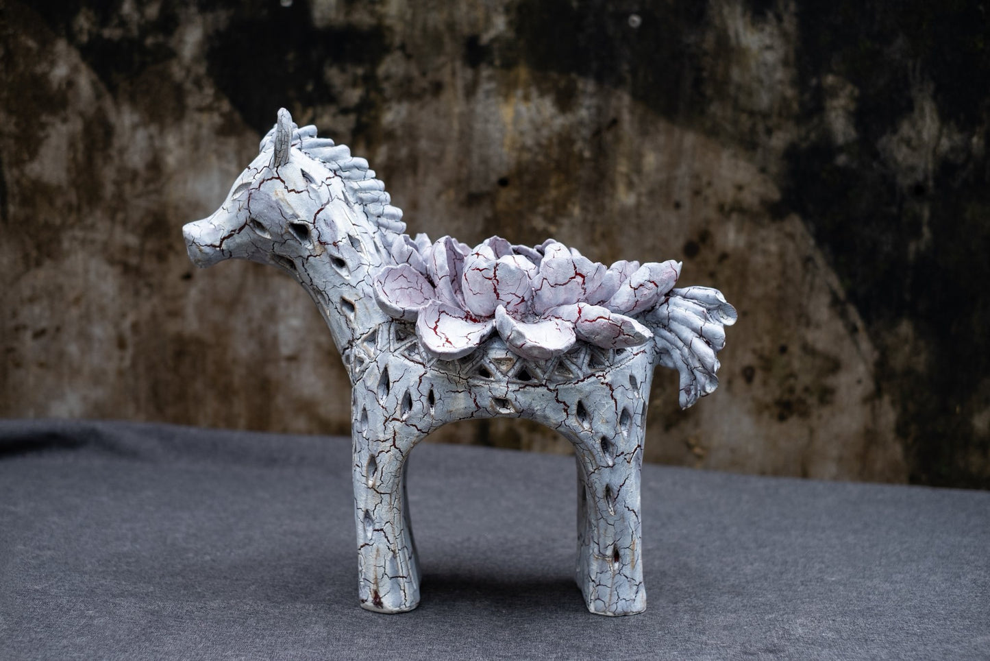 Céleste Céramique – Handgefertigte Keramik-Pferdeskulptur